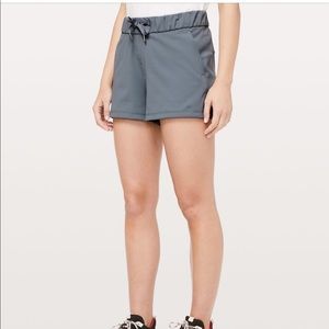 GREEN on the fly short/LULULEMON/PLUS REUSABLE BAG